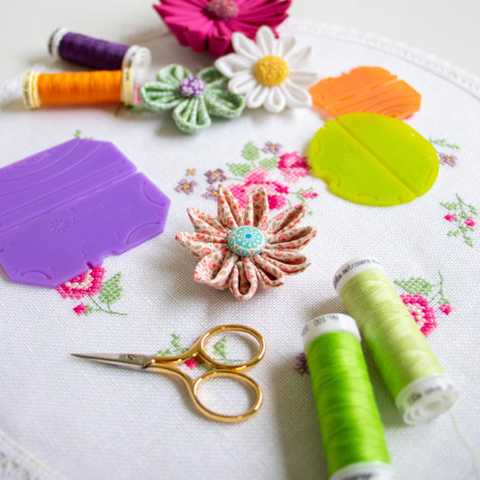 Clover 8484 Kanzashi Flower Maker Small Gathered Petal