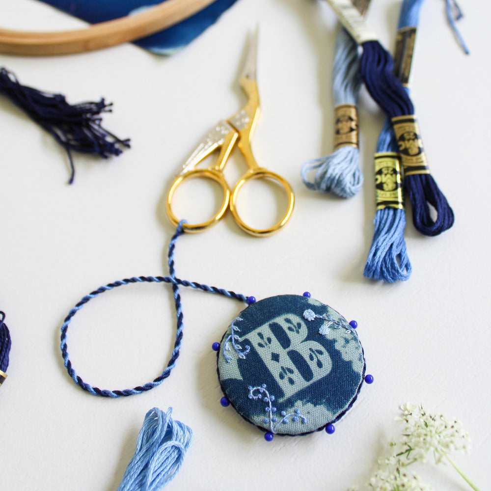 Create stunning prints on fabric and paper using this Cyanotype Solution Set