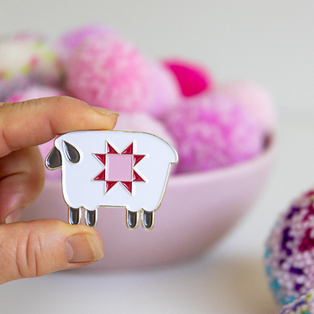 It's Sew Emma Prim Sheep Enamel Magnetic Needle Minder