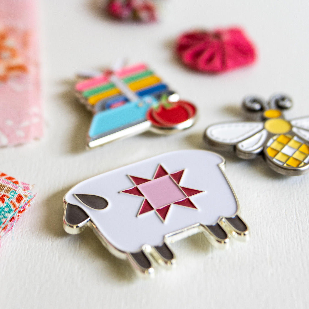It's Sew Emma Prim Sheep Enamel Magnetic Needle Minder