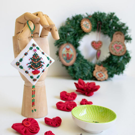 Mill Hill MHTD25 Tiny Treasured Diamond Holiday Trimmings