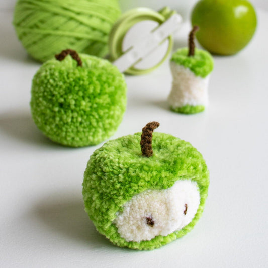 Clover 3126 Pom Pom Makers Set of Two Large- 65mm/85mm