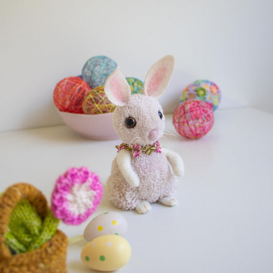 Make this sweet Easter Rabbit using Clover's 65mm and 85mm Pom Pom Makers