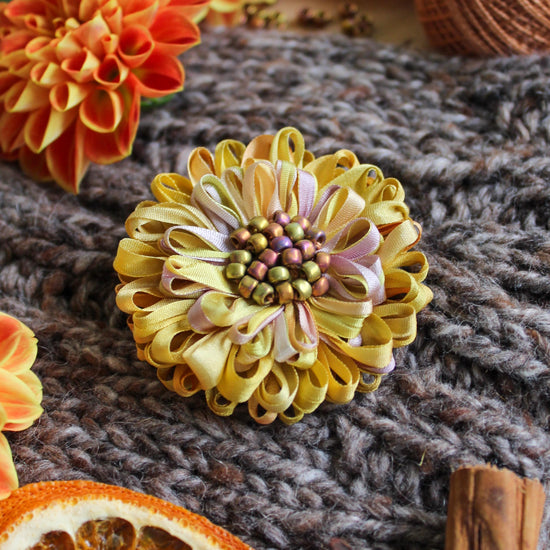  use the Clover 3146 Hana-Ami Flower Loom with Silk Ribbon