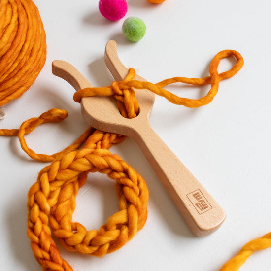 How to use the Prym Knitting Fork - Lucet