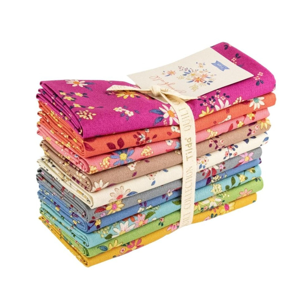 Tilda Daisyfield Ten Piece Fat Quarter Bundle thekraftymobile